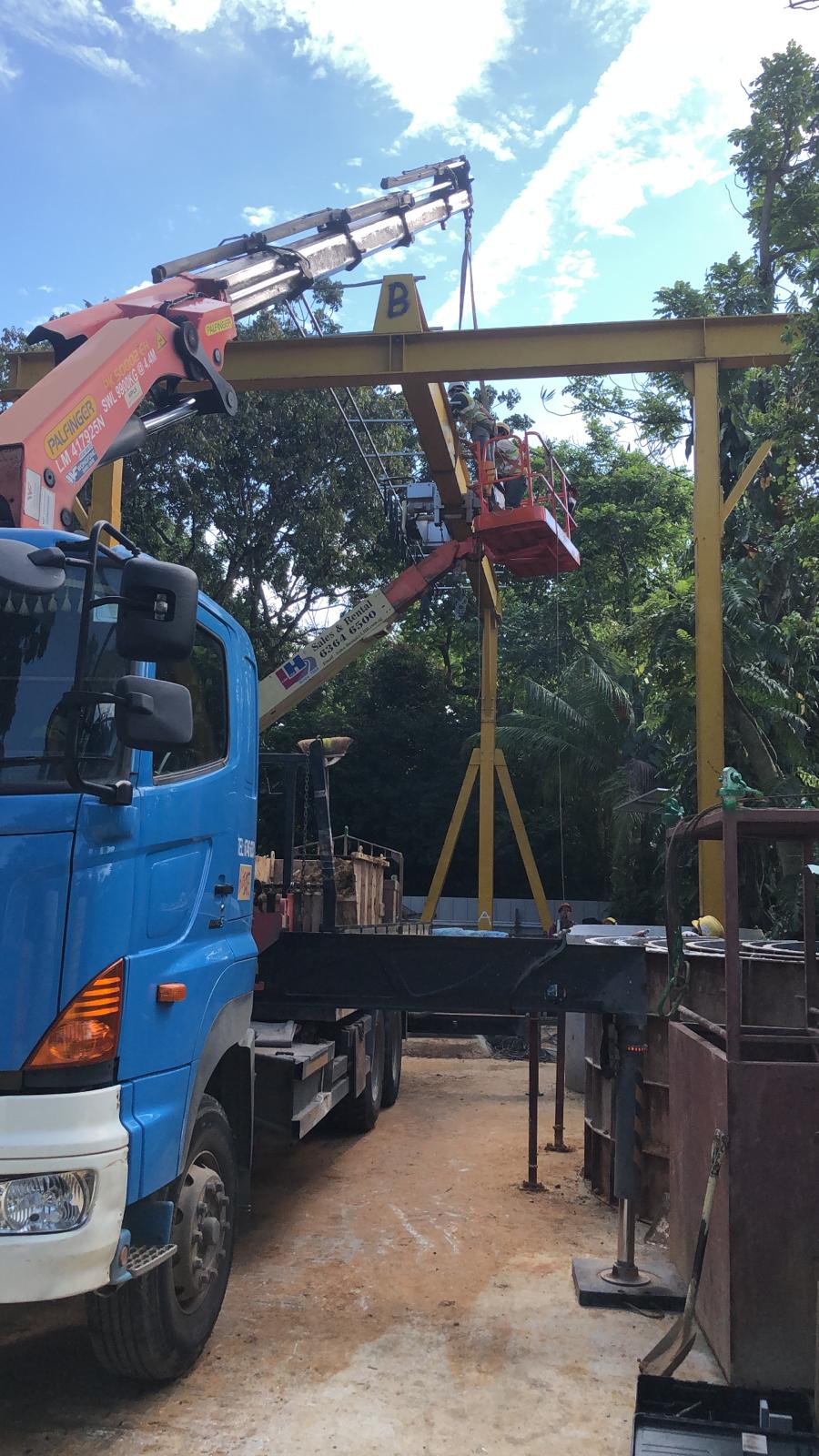 Lorry Crane Lifting Operation
